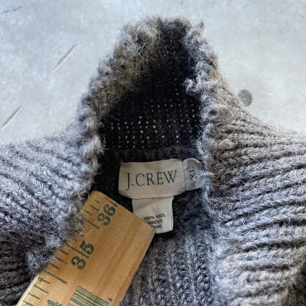 J. Crew Mens XL Grey Wool Cable Knit Fisherman Sweater Collar Distressed